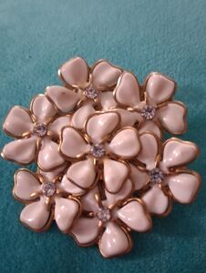 Elegant White Floral Brooch - Vintage 50a